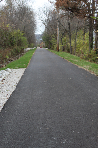 Asphalt B-Link Trail